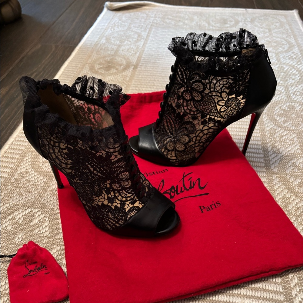 Christian Louboutin Henrietta Black Lace Stiletto peep toe Heels / booties, 38